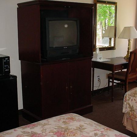 Rodeway Inn Монтгомері Номер фото