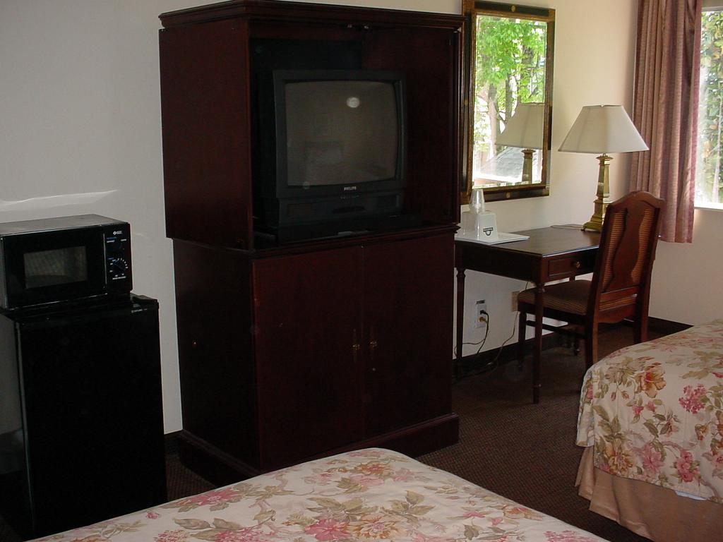 Rodeway Inn Монтгомері Номер фото