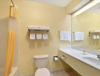 Rodeway Inn Монтгомері Екстер'єр фото